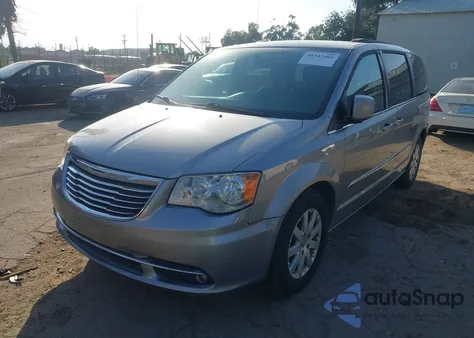 2016 Chrysler Town & Country Touring z USA, uszkodzony, nr VIN 2C4RC1BG5GR213380